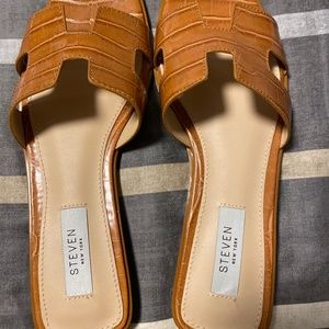 Steven flats